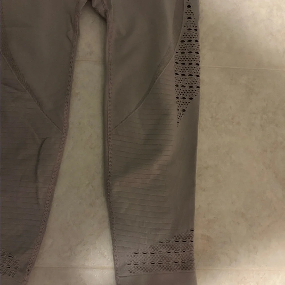 Gymshark Womens Seamless High-Waist Leggings inTaupe/Greige - Picture 3 of 4